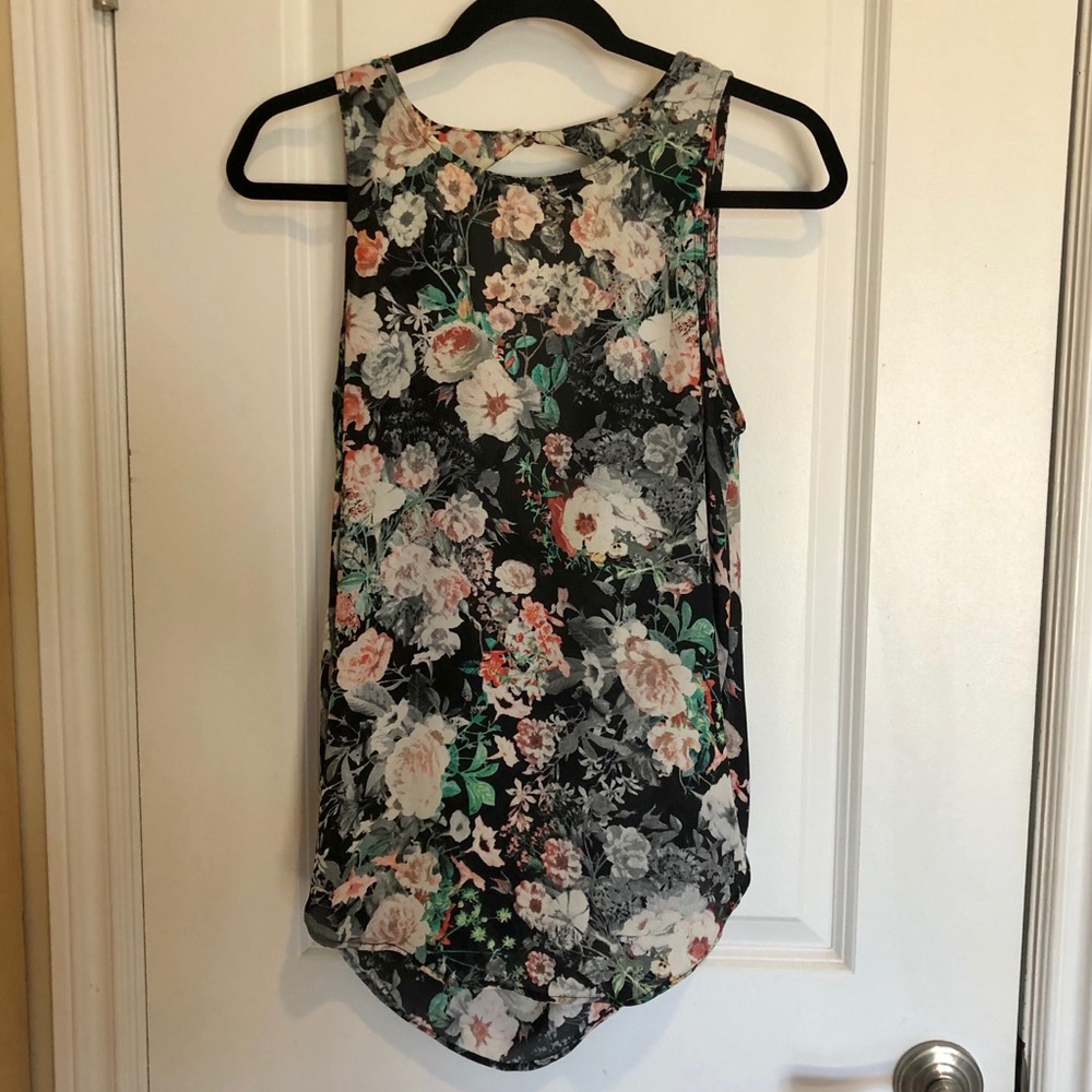 Leith Nordstrom drape-back sleeveless floral top